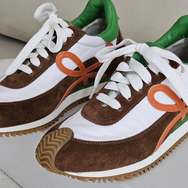 Loewe Flow Runner運動鞋38 全新 Loewe鞋 羅意威包包 Flow Runner運動鞋全新羊毛奶茶圍巾 方塊耳環 項鍊可兩用全新 flamenco mini 米白福袋包、精品包、名牌包、精品包推薦、精品二手包、經典款