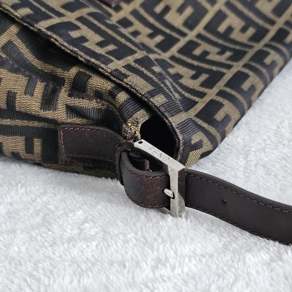 Fendi 大法棍 肩背包 Fendi 芬迪精品包租借 出租,Fendi老花水桶包 Fendi飯盒 Fendi大法棍  租借價錢與款式整理,婚禮包包租借,拍照攝影道具精品包,商務派對名牌包 哪裡租