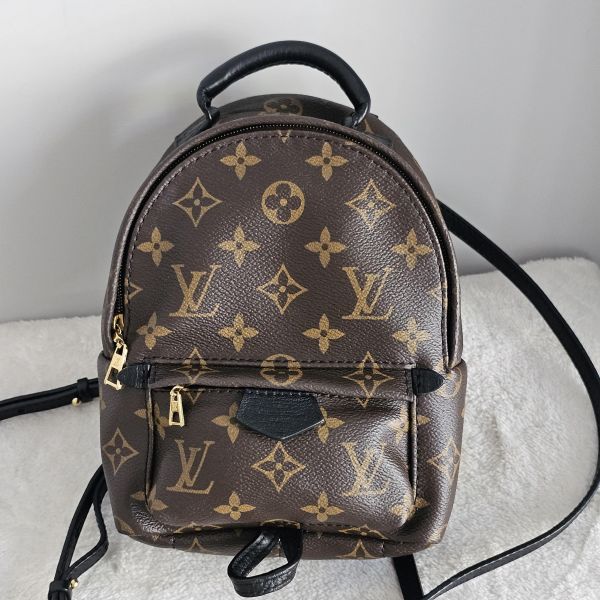 LV mini 老花後背包 Louis Vuitton LV 路易威登精品包租借 出租,LV老花 LV達芙妮 LV後背包 LV迷你後背 LV圓餅包 租借價錢與款式整理,婚禮包包租借,拍照攝影道具精品包,商務派對名牌包 哪裡租