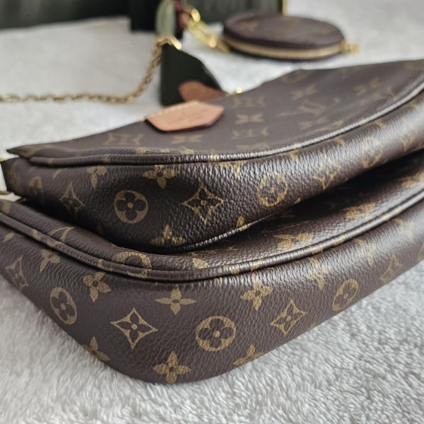 LV 綠背帶麻將包 Louis Vuitton LV 路易威登精品包租借 出租,LV老花 麻將包 LV達芙妮 LV後背包 LV迷你後背 LV圓餅包 租借價錢與款式整理,婚禮包包租借,拍照攝影道具精品包,商務派對名牌包 哪裡租