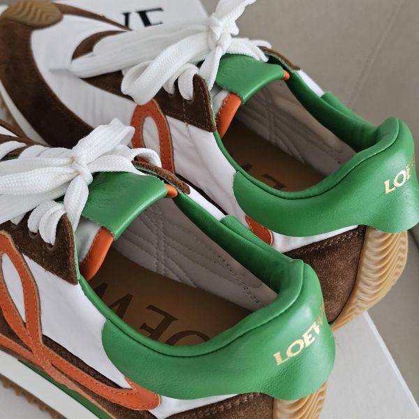 Loewe Flow Runner運動鞋38 全新 Loewe鞋 羅意威包包 Flow Runner運動鞋全新羊毛奶茶圍巾 方塊耳環 項鍊可兩用全新 flamenco mini 米白福袋包、精品包、名牌包、精品包推薦、精品二手包、經典款