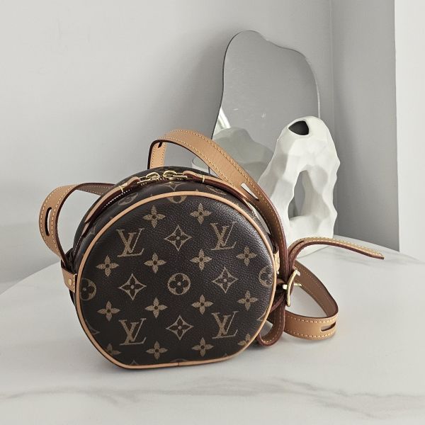LV 老花圓餅包 Louis Vuitton LV 路易威登精品包租借 出租,LV老花 LV達芙妮 LV後背包 LV迷你後背 LV圓餅包 租借價錢與款式整理,婚禮包包租借,拍照攝影道具精品包,商務派對名牌包 哪裡租