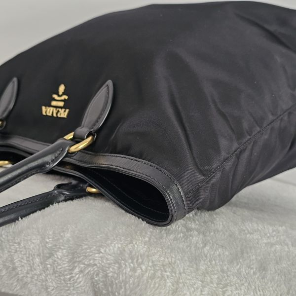 Prada 黑色尼龍托特包 Prada包包 黑色尼龍托特包 咖色尼龍手提包 hobo 尼龍手袋、精品包、名牌包、精品包推薦、精品二手包、經典款