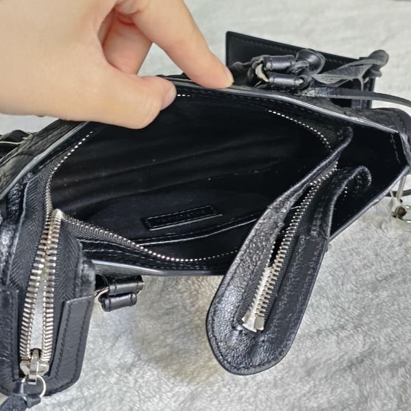 Balenciaga機車包 mini 黑 Balenciaga 巴黎世家精品包租借 出租,巴黎世家機車包mini租借價錢與款式整理,婚禮包包租借,拍照攝影道具精品包,商務派對名牌包 哪裡租
