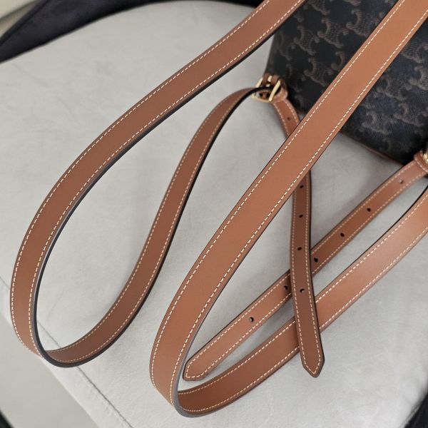 Celine Triomphe 凱旋門後背包 Celine包包 Triomphe凱旋門 後背包 黑字母毛帽 棒球帽 老帽 老花後背包 腋下包 水桶包、精品包、名牌包、精品包推薦、精品二手包、經典款
