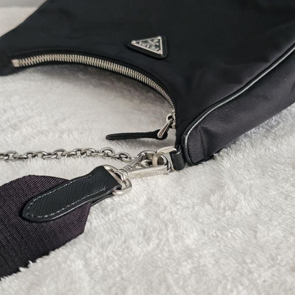 Prada Hobo三合一尼龍包 Prada 精品包租借 出租,Prada尼龍手提包 翻蓋降落傘 Prada Hobo租借價錢與款式整理,穿著Prada的惡魔,婚禮包包租借,拍照攝影道具精品包,商務派對名牌包 哪裡租