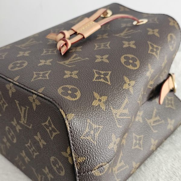 LV neonoe BB 水桶包 LV包包 neonoe BB水桶包 蒙田手提肩背包 老花寬版斜背帶 迷你水桶nano noe Trainer牛仔藍運動鞋 ivy woc 白金wave鏈包 老花 keepall50黑武士 蒙田 montsouris bb 圓餅包 水桶包、精品包、名牌包、精品包推薦、精品二手包、經典款