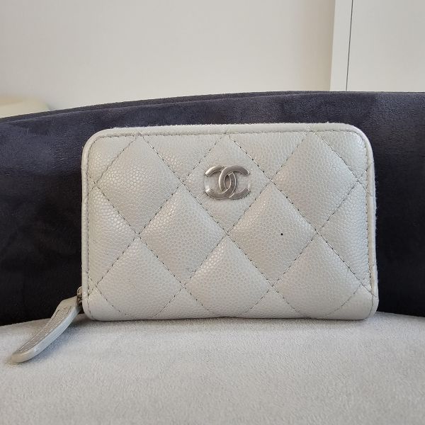 Chanel ㄇ字零錢包 灰荔枝銀扣 新版 Chanel 香奈兒包包 ㄇ字零錢包灰荔枝 長盒子黑金羊皮 化妝盒 vanity21 藍色荔枝 小香腰包 CF WOC、精品包、名牌包、精品包推薦、精品二手包、經典款