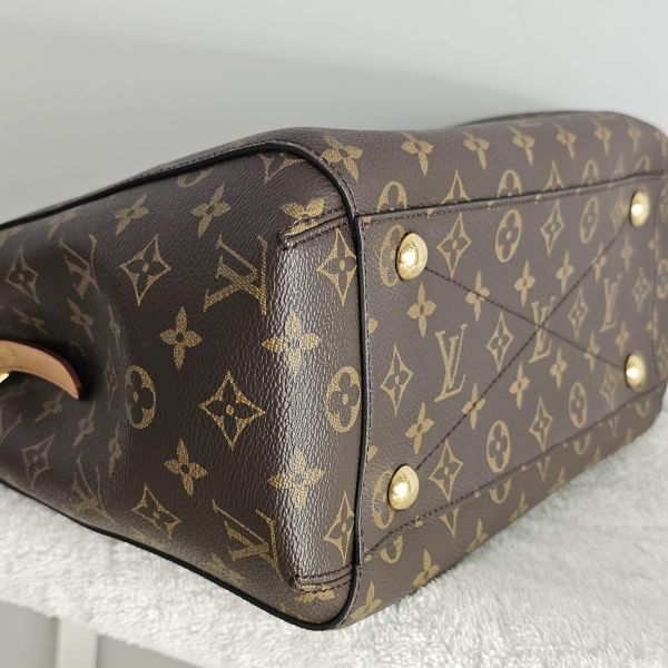 LV 蒙田手提肩背包 LV包包 蒙田手提肩背包 老花寬版斜背帶 迷你水桶nano noe Trainer牛仔藍運動鞋 ivy woc 白金wave鏈包 老花 keepall50黑武士 蒙田 montsouris bb 圓餅包 水桶包、精品包、名牌包、精品包推薦、精品二手包、經典款