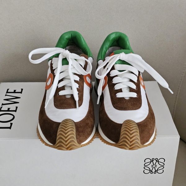 Loewe Flow Runner運動鞋38 全新 Loewe鞋 羅意威包包 Flow Runner運動鞋全新羊毛奶茶圍巾 方塊耳環 項鍊可兩用全新 flamenco mini 米白福袋包、精品包、名牌包、精品包推薦、精品二手包、經典款