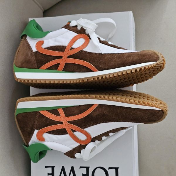 Loewe Flow Runner運動鞋38 全新 Loewe鞋 羅意威包包 Flow Runner運動鞋全新羊毛奶茶圍巾 方塊耳環 項鍊可兩用全新 flamenco mini 米白福袋包、精品包、名牌包、精品包推薦、精品二手包、經典款