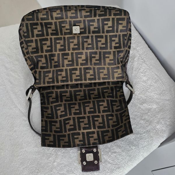 Fendi 大法棍 肩背包 Fendi 芬迪精品包租借 出租,Fendi老花水桶包 Fendi飯盒 Fendi大法棍  租借價錢與款式整理,婚禮包包租借,拍照攝影道具精品包,商務派對名牌包 哪裡租