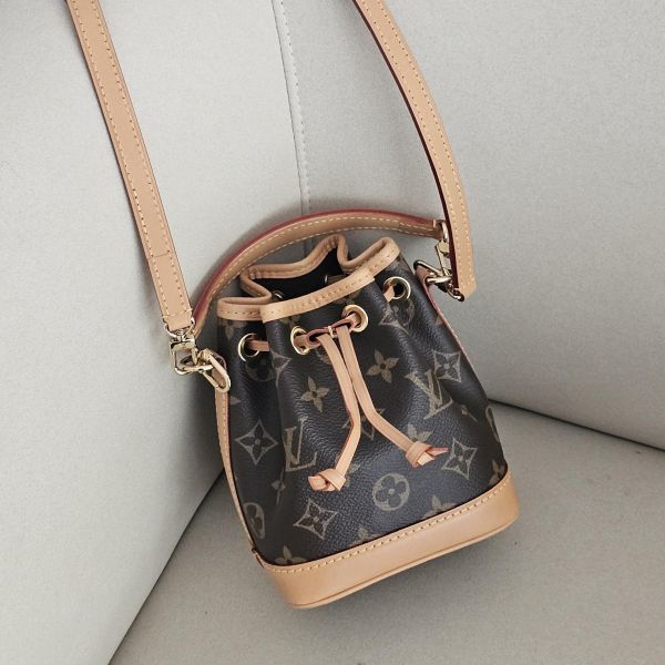 LV 迷你水桶nano noe M81266 LV包包 迷你水桶nano noe Trainer牛仔藍運動鞋 ivy woc 白金wave鏈包 老花 keepall50黑武士 蒙田 montsouris bb 圓餅包 水桶包、精品包、名牌包、精品包推薦、精品二手包、經典款