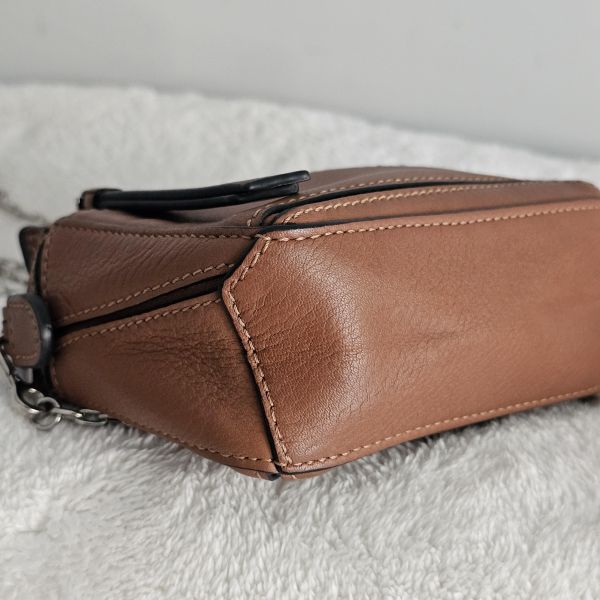 Loewe puzzle nano咖色 Loewe 羅意威包包 puzzle nano咖色 羊毛奶茶圍巾 方塊耳環 項鍊可兩用全新 flamenco mini 米白福袋包、精品包、名牌包、精品包推薦、精品二手包、經典款