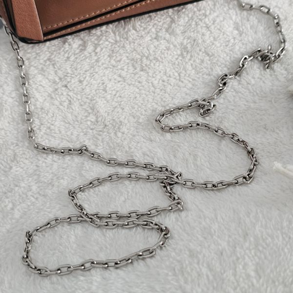 Loewe puzzle nano咖色 Loewe 羅意威包包 puzzle nano咖色 羊毛奶茶圍巾 方塊耳環 項鍊可兩用全新 flamenco mini 米白福袋包、精品包、名牌包、精品包推薦、精品二手包、經典款