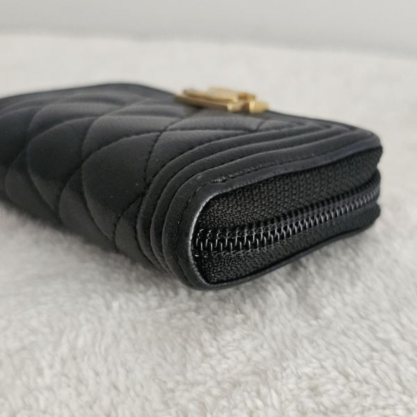 Chanel 黑金Boy零錢包 Chanel 香奈兒包包 小香Boy黑金零錢包 三折短夾 黑金雙c拉鍊卡包 長盒子黑金羊皮 化妝盒 vanity21 藍色荔枝 小香腰包 CF WOC、精品包、名牌包、精品包推薦、精品二手包、經典款
