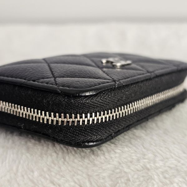 Chanel ㄇ字零錢包 黑銀 Chanel 香奈兒包包 ㄇ字零錢包黑荔枝 長盒子黑金羊皮 化妝盒 vanity21 藍色荔枝 小香腰包 CF WOC、精品包、名牌包、精品包推薦、精品二手包、經典款