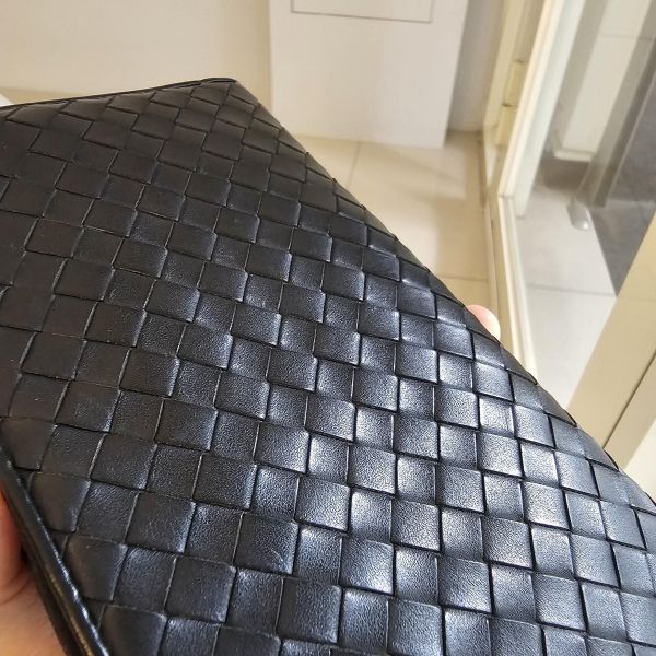 BV黑色寬版拉鍊長夾 Bottega Veneta BV包包 黑色寬版拉鍊長夾 深藍編織手拿包 編織包 編織長夾 編織短夾、精品包、名牌包、精品包推薦、精品二手包、經典款