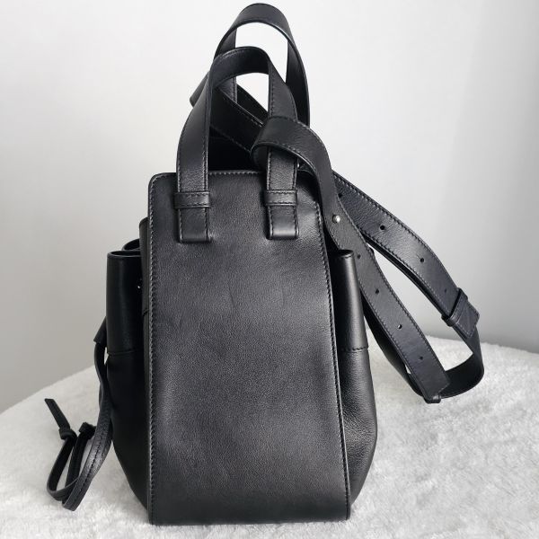 Loewe hammock 吊床包黑色 Loewe 羅意威精品包租借 出租,Loewe吊床包 Loewe小牛皮 租借價錢與款式整理,婚禮包包租借,拍照攝影道具精品包,商務派對名牌包 哪裡租