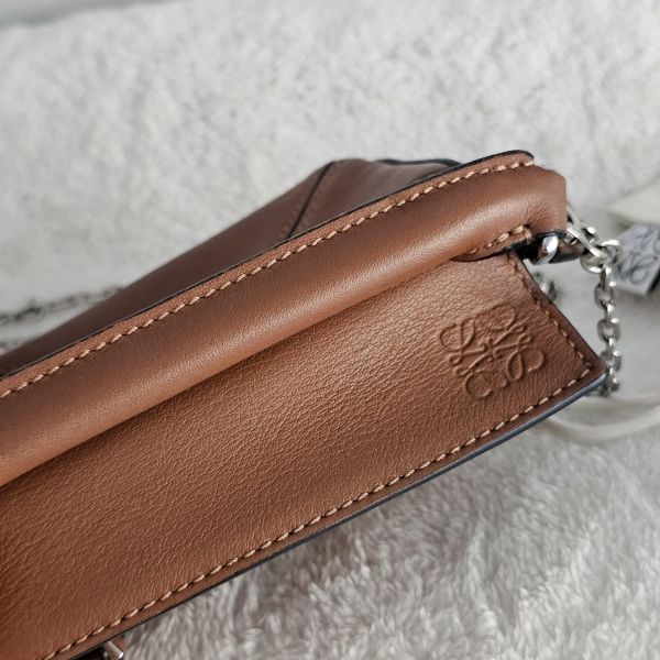 Loewe puzzle nano咖色 Loewe 羅意威包包 puzzle nano咖色 羊毛奶茶圍巾 方塊耳環 項鍊可兩用全新 flamenco mini 米白福袋包、精品包、名牌包、精品包推薦、精品二手包、經典款