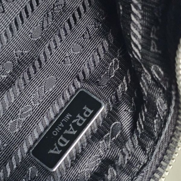 Prada Hobo三合一尼龍包 Prada 精品包租借 出租,Prada尼龍手提包 翻蓋降落傘 Prada Hobo租借價錢與款式整理,穿著Prada的惡魔,婚禮包包租借,拍照攝影道具精品包,商務派對名牌包 哪裡租