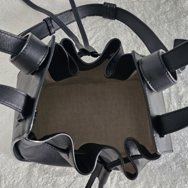 Loewe hammock 吊床包黑色 Loewe 羅意威精品包租借 出租,Loewe吊床包 Loewe小牛皮 租借價錢與款式整理,婚禮包包租借,拍照攝影道具精品包,商務派對名牌包 哪裡租