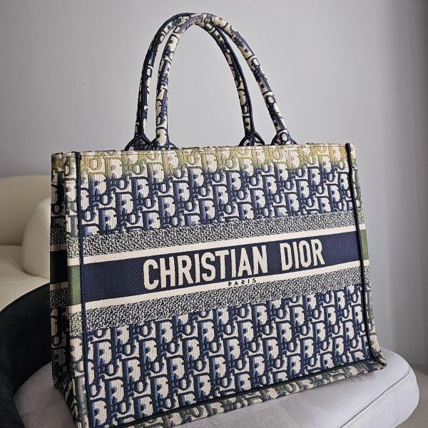 Dior book tote藍 中號 Dior 迪奧包包 book tote藍 中號 黛妃包 cest老花水桶 雙面皮帶全新閒置、精品包、名牌包、精品包推薦、精品二手包、經典款