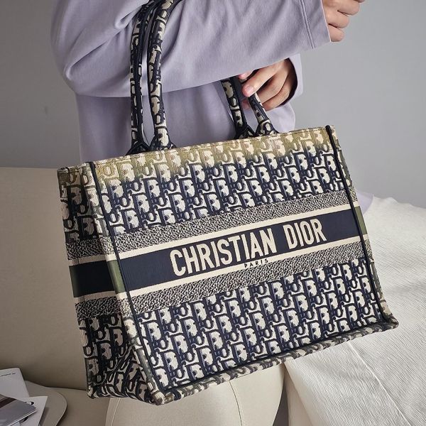 Dior book tote藍 中號 Dior 迪奧包包 book tote藍 中號 黛妃包 cest老花水桶 雙面皮帶全新閒置、精品包、名牌包、精品包推薦、精品二手包、經典款