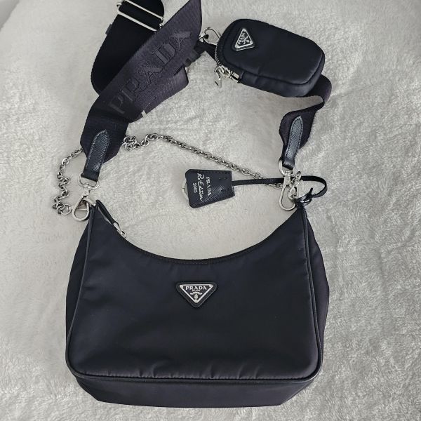 Prada Hobo三合一尼龍包 Prada 精品包租借 出租,Prada尼龍手提包 翻蓋降落傘 Prada Hobo租借價錢與款式整理,穿著Prada的惡魔,婚禮包包租借,拍照攝影道具精品包,商務派對名牌包 哪裡租