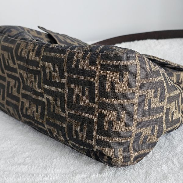 Fendi 大法棍 肩背包 Fendi 芬迪精品包租借 出租,Fendi老花水桶包 Fendi飯盒 Fendi大法棍  租借價錢與款式整理,婚禮包包租借,拍照攝影道具精品包,商務派對名牌包 哪裡租