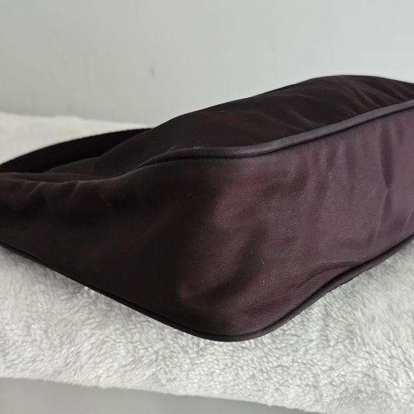 Prada咖色尼龍手提包 Prada包包 咖色尼龍手提包 hobo 尼龍手袋、精品包、名牌包、精品包推薦、精品二手包、經典款