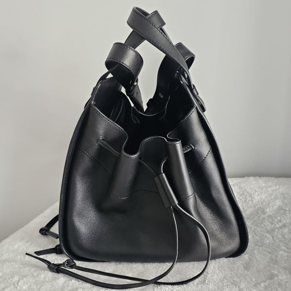 Loewe hammock 吊床包黑色 Loewe 羅意威精品包租借 出租,Loewe吊床包 Loewe小牛皮 租借價錢與款式整理,婚禮包包租借,拍照攝影道具精品包,商務派對名牌包 哪裡租
