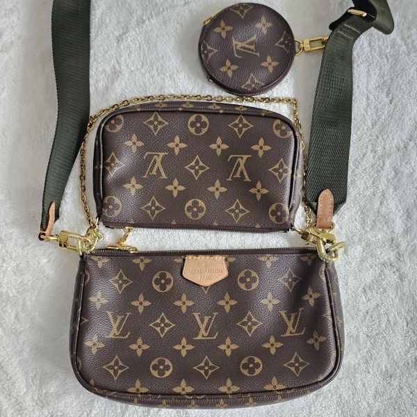 LV 綠背帶麻將包 Louis Vuitton LV 路易威登精品包租借 出租,LV老花 麻將包 LV達芙妮 LV後背包 LV迷你後背 LV圓餅包 租借價錢與款式整理,婚禮包包租借,拍照攝影道具精品包,商務派對名牌包 哪裡租