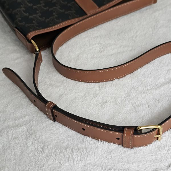 Celine 凱旋水桶包 Celine 精品包租借 出租,Celine凱旋老花 水桶包 貝殼包 Celine腋下包 Celine半月包 租借價錢與款式整理,婚禮包包租借,拍照攝影道具精品包,商務派對名牌包 哪裡租
