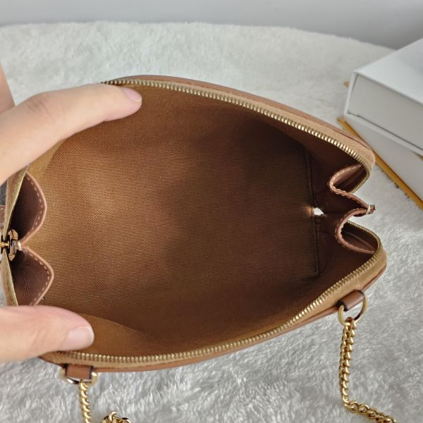 Celine 貝殼包 Celine 精品包租借 出租,Celine凱旋 老花貝殼包 Celine腋下包 Celine半月包 租借價錢與款式整理,婚禮包包租借,拍照攝影道具精品包,商務派對名牌包 哪裡租