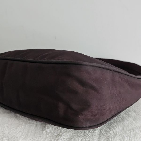 Prada咖色尼龍手提包 Prada包包 咖色尼龍手提包 hobo 尼龍手袋、精品包、名牌包、精品包推薦、精品二手包、經典款
