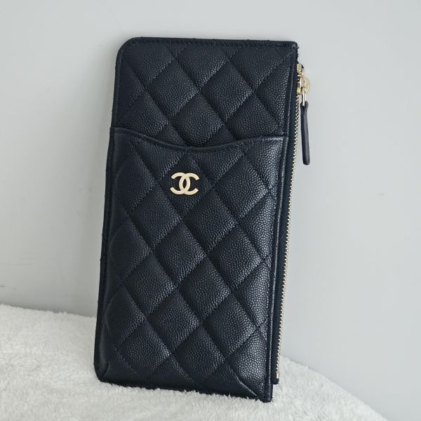 Chanel 深藍長夾卡包 Chanel 香奈兒包包 小香深藍長夾卡包 手機包 Boy黑金零錢包 三折短夾 黑金雙c拉鍊卡包 長盒子黑金羊皮 化妝盒 vanity21 藍色荔枝 小香腰包 CF WOC、精品包、名牌包、精品包推薦、精品二手包、經典款