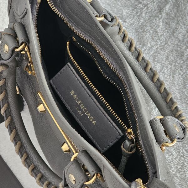 Balenciaga mini city 灰金扣 Balenciaga 巴黎世家精品包租借 出租,巴黎世家機車包租借價錢與款式整理,婚禮包包租借,拍照攝影道具精品包,商務派對名牌包 哪裡租