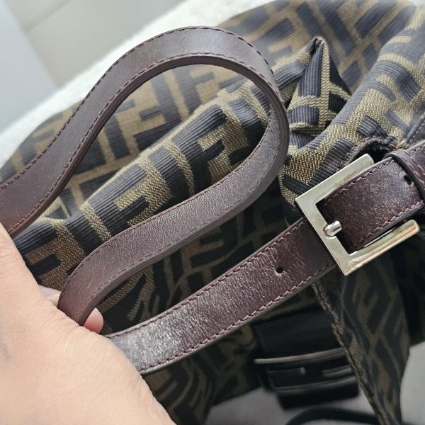 Fendi 大法棍 肩背包 Fendi 芬迪精品包租借 出租,Fendi老花水桶包 Fendi飯盒 Fendi大法棍  租借價錢與款式整理,婚禮包包租借,拍照攝影道具精品包,商務派對名牌包 哪裡租