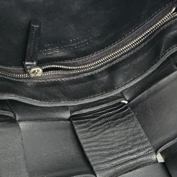 BV cassette 黑色斜背包 Bottega Veneta BV精品包租借 出租,BV編織包 BV扭結包 BV 5格五格包 租借價錢與款式整理,婚禮包包租借,拍照攝影道具精品包,商務派對名牌包 哪裡租