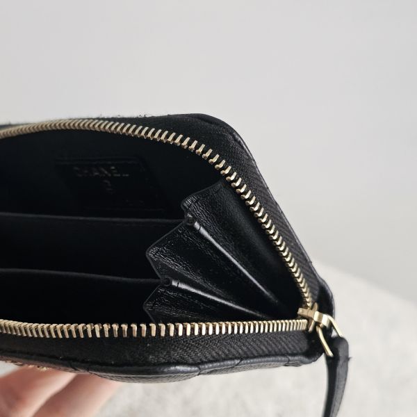 Chanel鑽扣雙C零錢包 Chanel 香奈兒包包 鑽扣雙C零錢包 ㄇ字零錢包黑荔枝 長盒子黑金羊皮 化妝盒 vanity21 藍色荔枝 小香腰包 CF WOC、精品包、名牌包、精品包推薦、精品二手包、經典款