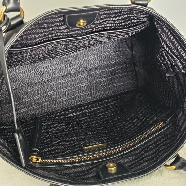 Prada 黑色尼龍托特包 Prada包包 黑色尼龍托特包 咖色尼龍手提包 hobo 尼龍手袋、精品包、名牌包、精品包推薦、精品二手包、經典款