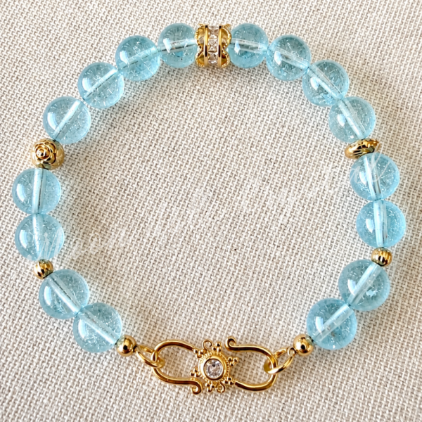 晴藍 • Topaz 天然水晶手鍊、高品質水晶手鍊、平價水晶手鍊、招財水晶、愛情水晶、能量手鍊、月光石手鍊、紫水晶手鍊、白水晶手鍊、黃水晶手鍊、天然礦石飾品、女生水晶手鍊、日常配戴水晶