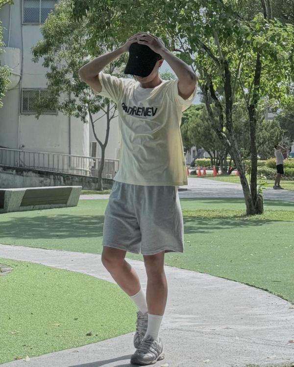 失序字母落肩短T 落肩、寬鬆、短袖、短T、上衣