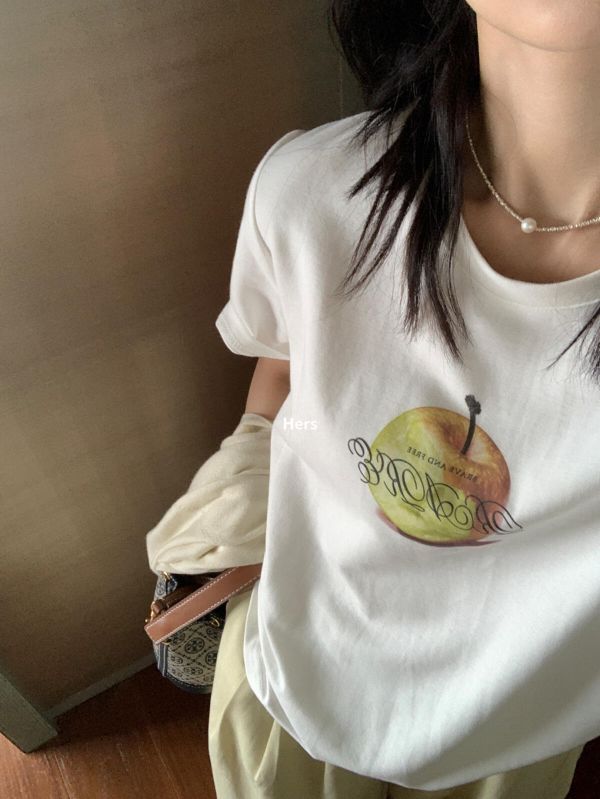 日常穿搭 趣味蘋果質感印花T恤-2色 日常穿搭 趣味蘋果質感印花T恤-2色