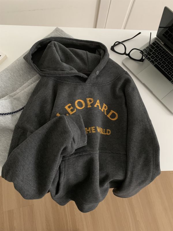 撞色糯米絨字母繡花連帽寬鬆上衣 撞色糯米絨字母繡花連帽寬鬆上衣