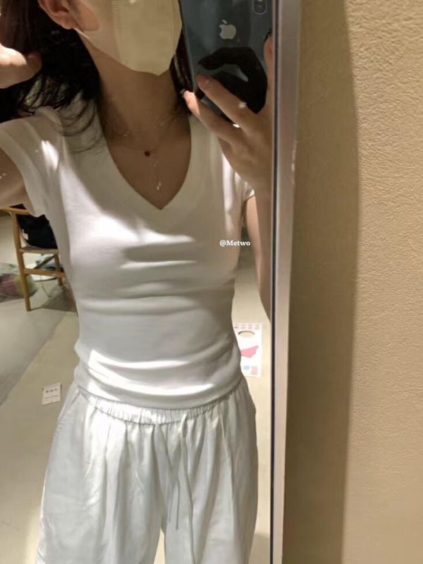 夏季瘦瘦極簡風彈力修身V領上衣-3色 夏季瘦瘦極簡風彈力修身V領上衣-3色