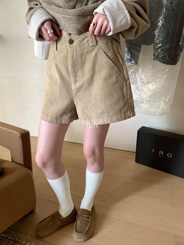 燈芯絨百搭顯瘦遮肉休閒短褲 燈芯絨百搭顯瘦遮肉休閒短褲
