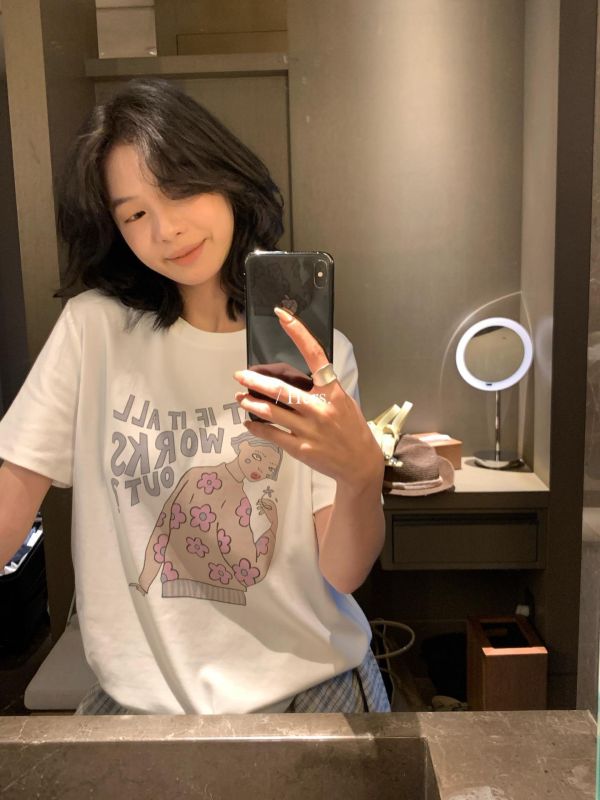 趣味小眾女孩圖案短袖T恤-2色 趣味小眾女孩圖案短袖T恤-2色