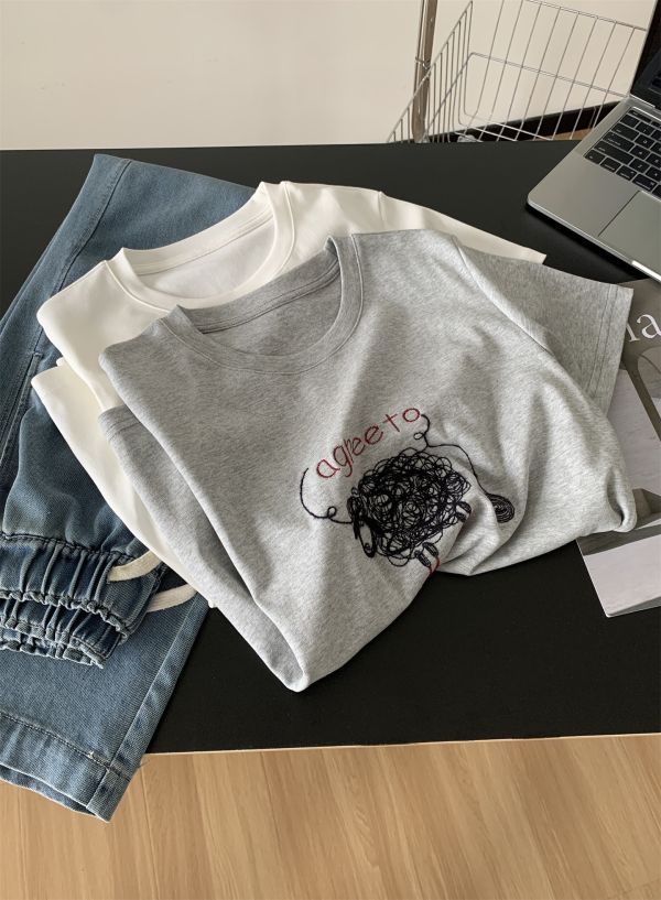 設計感立體線條小羊刺繡造型T-3色 設計感立體線條小羊刺繡造型T-3色